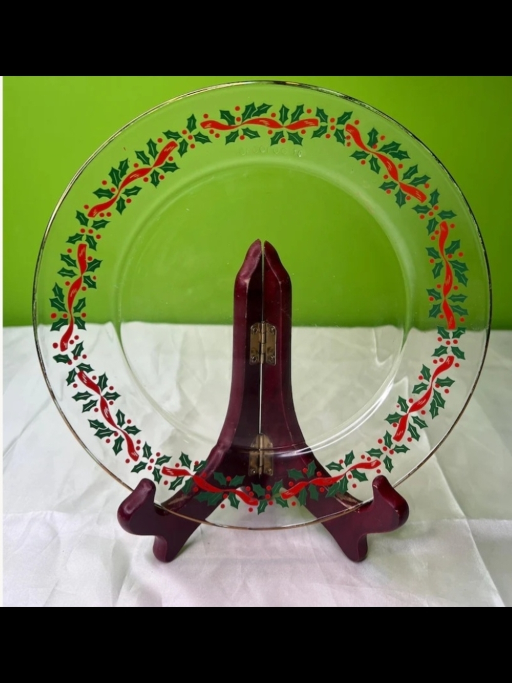 Vintage Arcoroc Christmas Holiday Holly Berry pattern luncheon plates Set Of 3